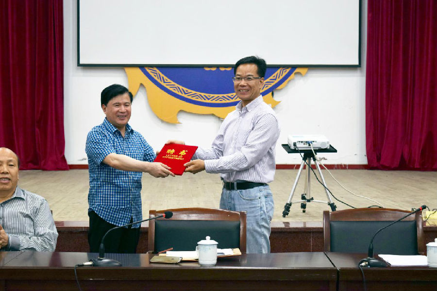 颁发聘书仪式.png