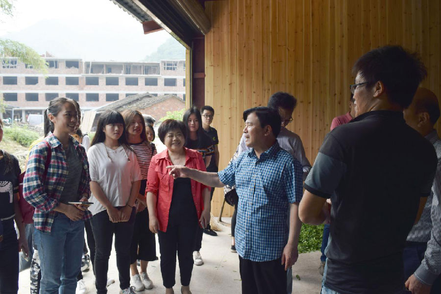 参观赤溪村茶叶厂.png